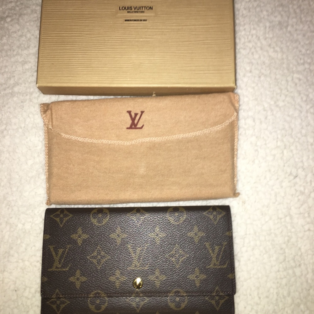 Louis Vuitton Sarah wallet